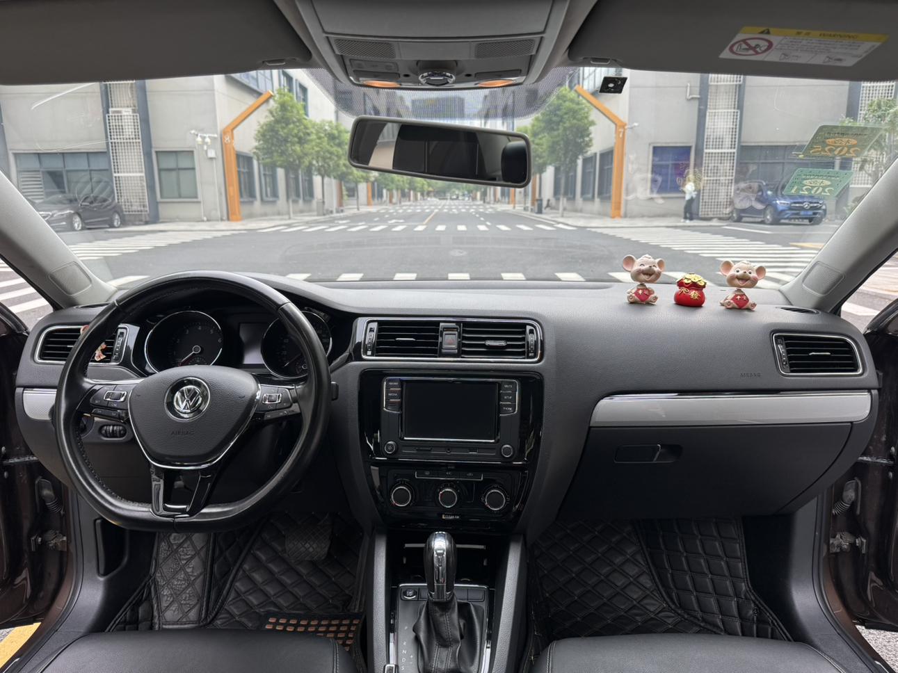 Volkswagen Sagitar 2017 thumb 5