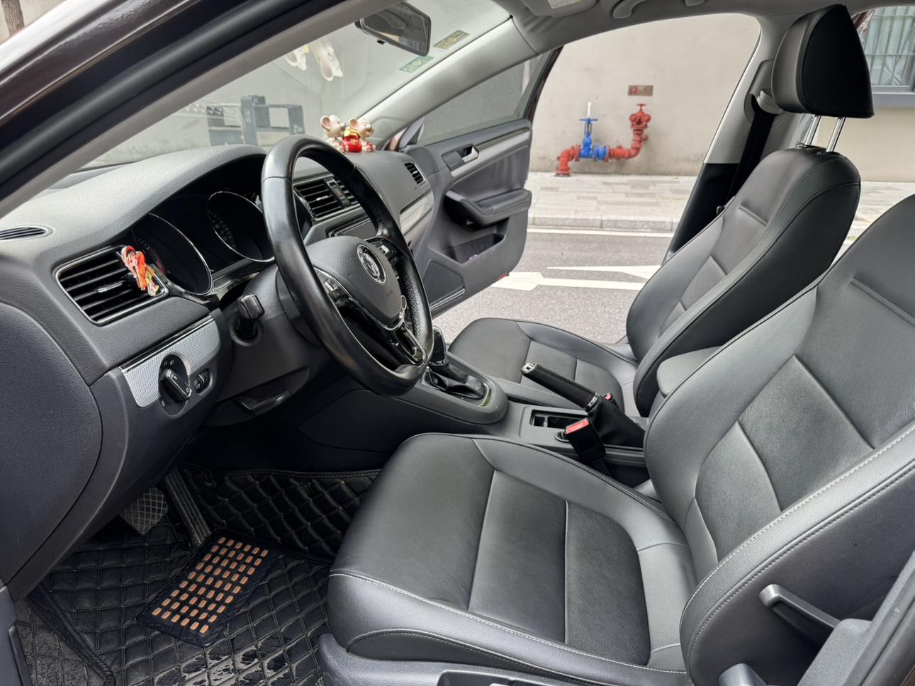 Volkswagen Sagitar 2017 thumb 6