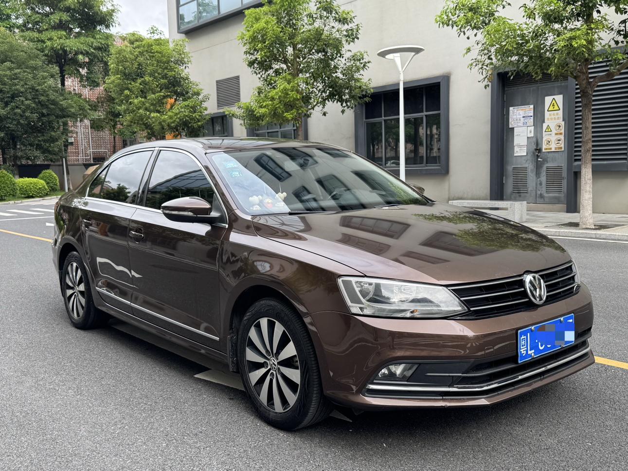 Volkswagen Sagitar 2017 thumb 12