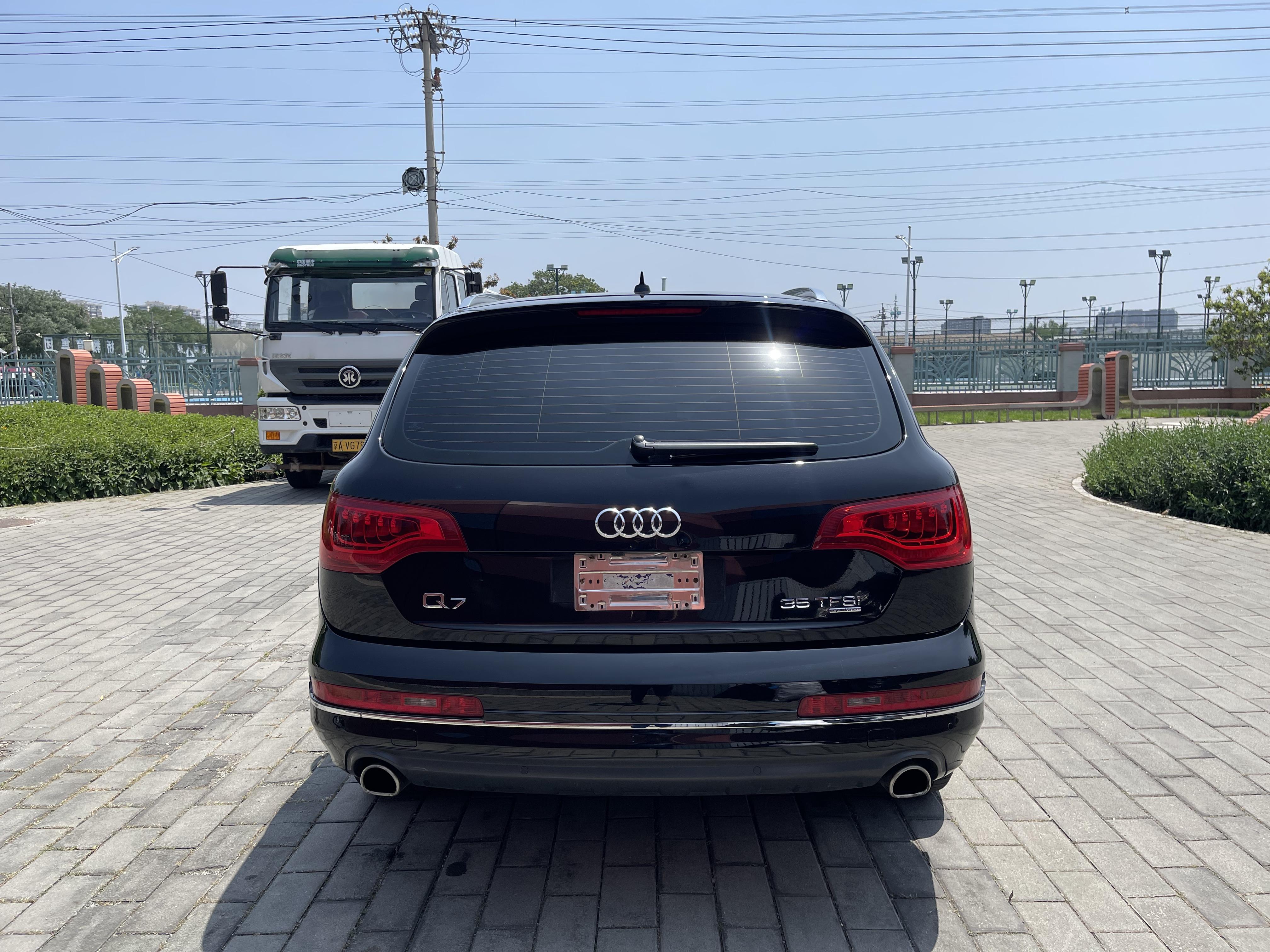 Audi Q7 2013 thumb 4