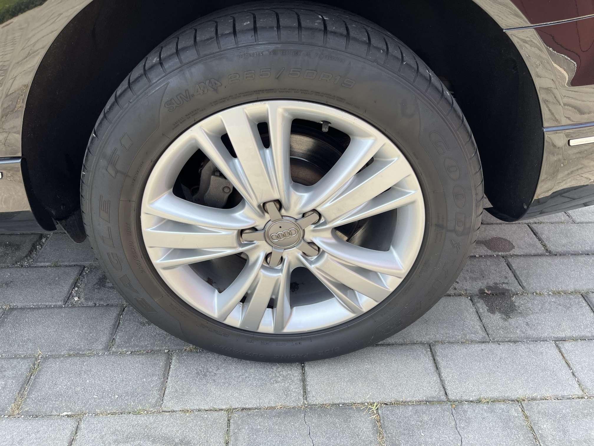 Audi Q7 2013 thumb 8
