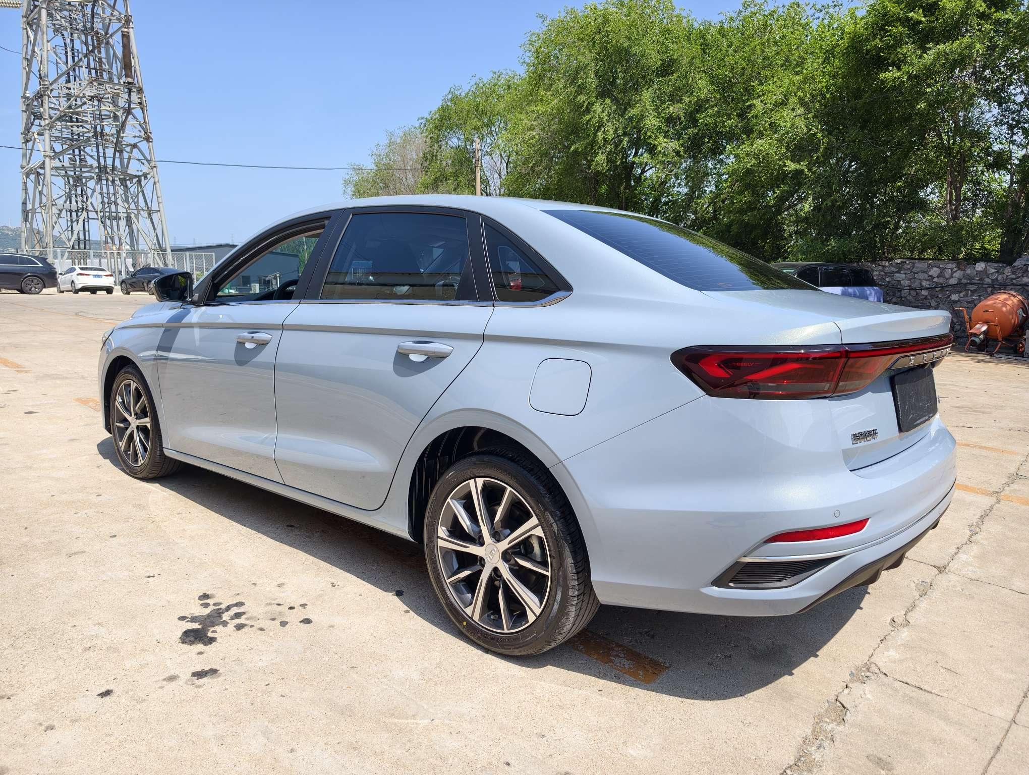 Geely Emgrand 2023 thumb 2