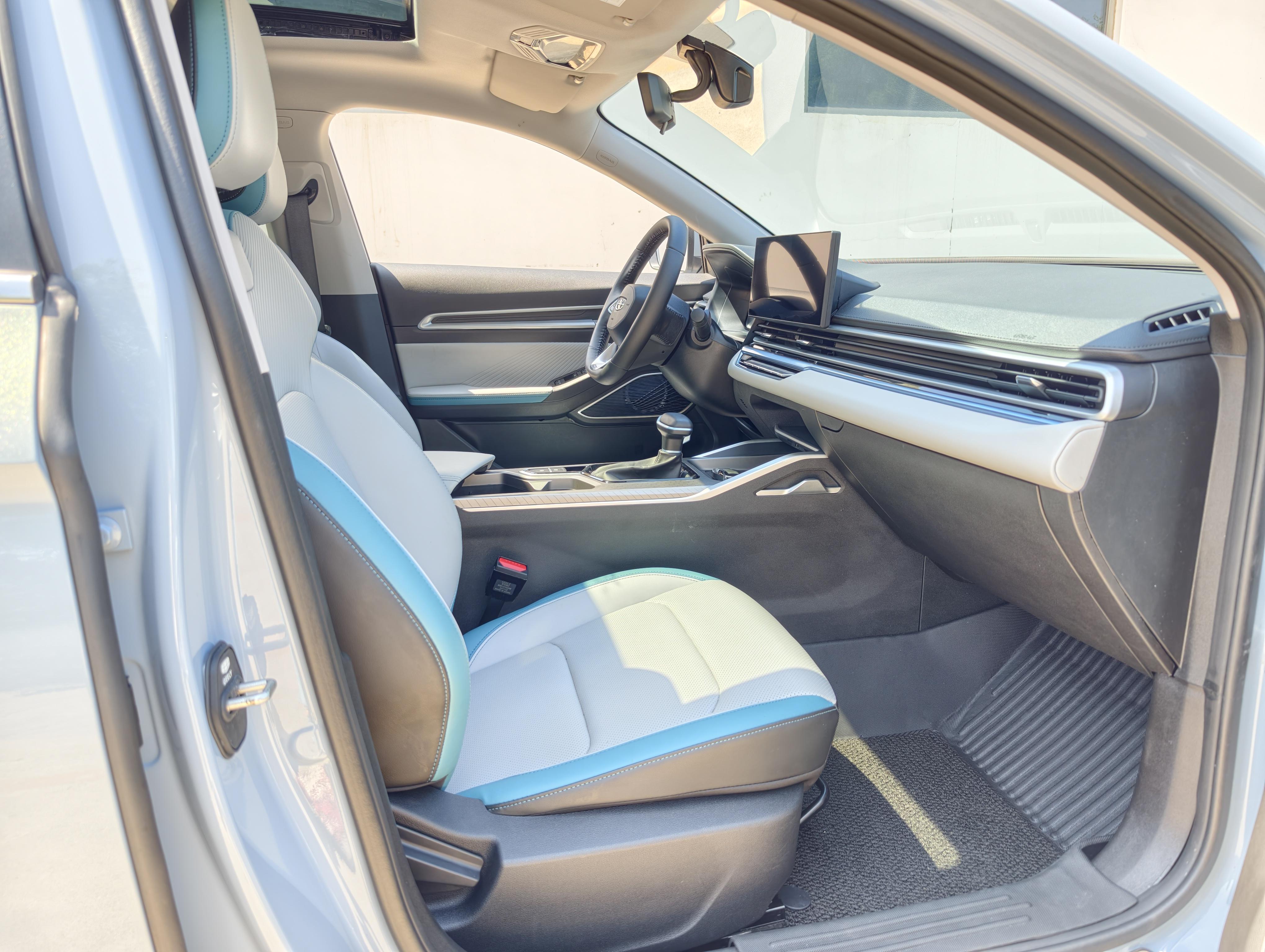 Geely Emgrand 2023 thumb 10