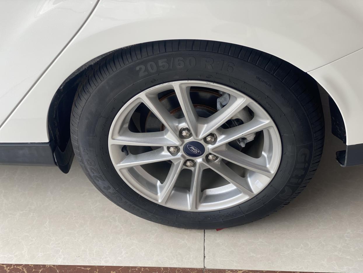 Ford Focus ST 2017 thumb 3