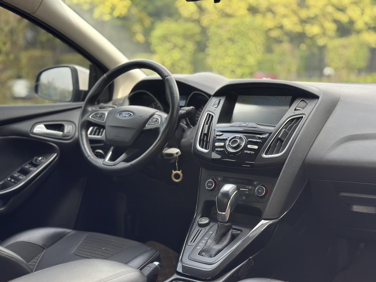 Ford Focus ST 2017 thumb 7