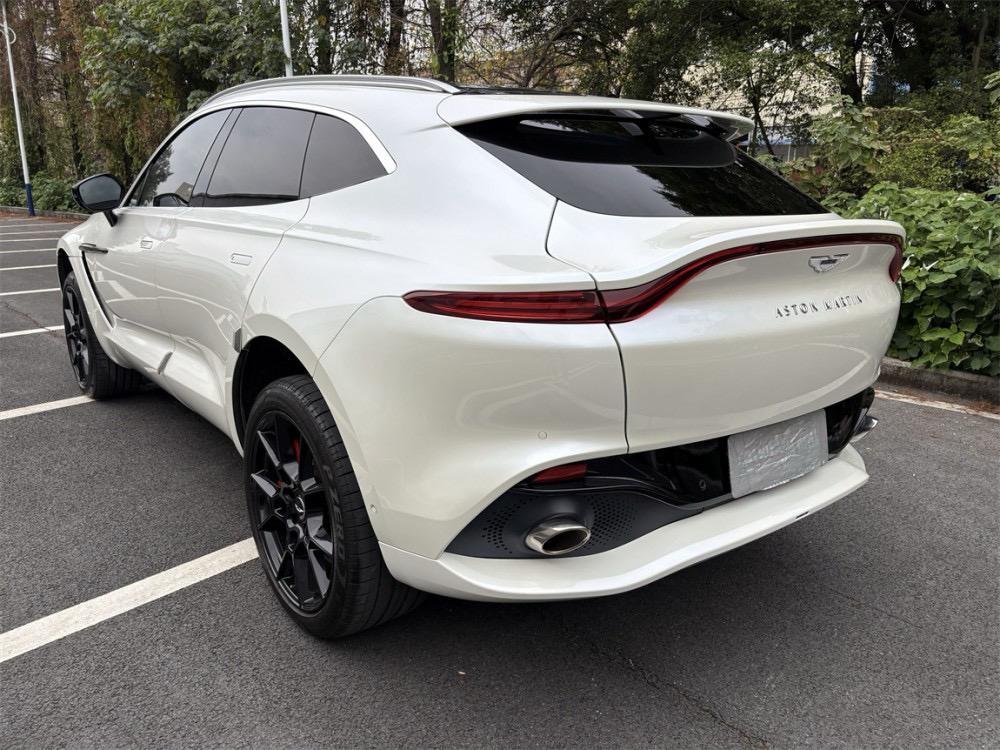 Aston Martin DBX 2020 thumb 2