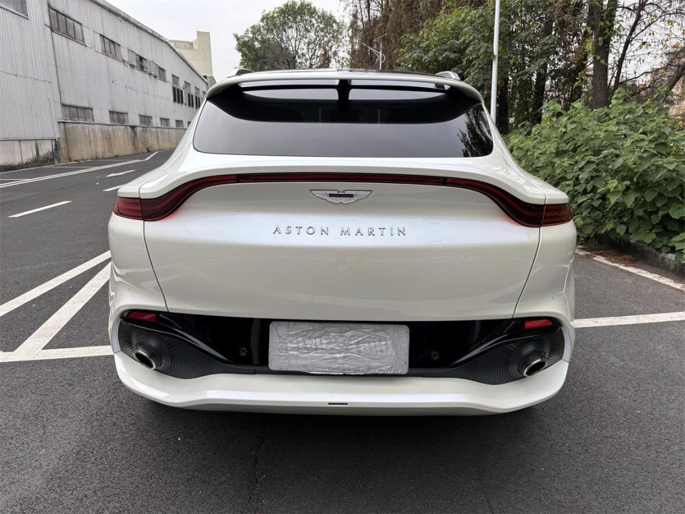 Aston Martin DBX 2020 thumb 3