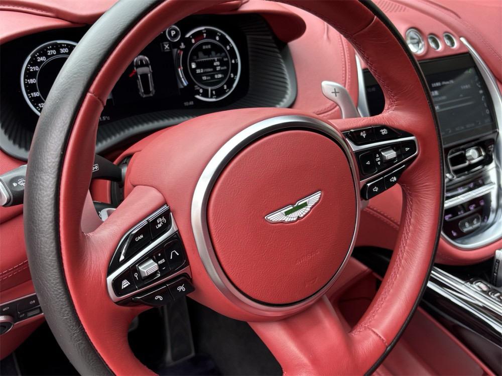 Aston Martin DBX 2020 thumb 9