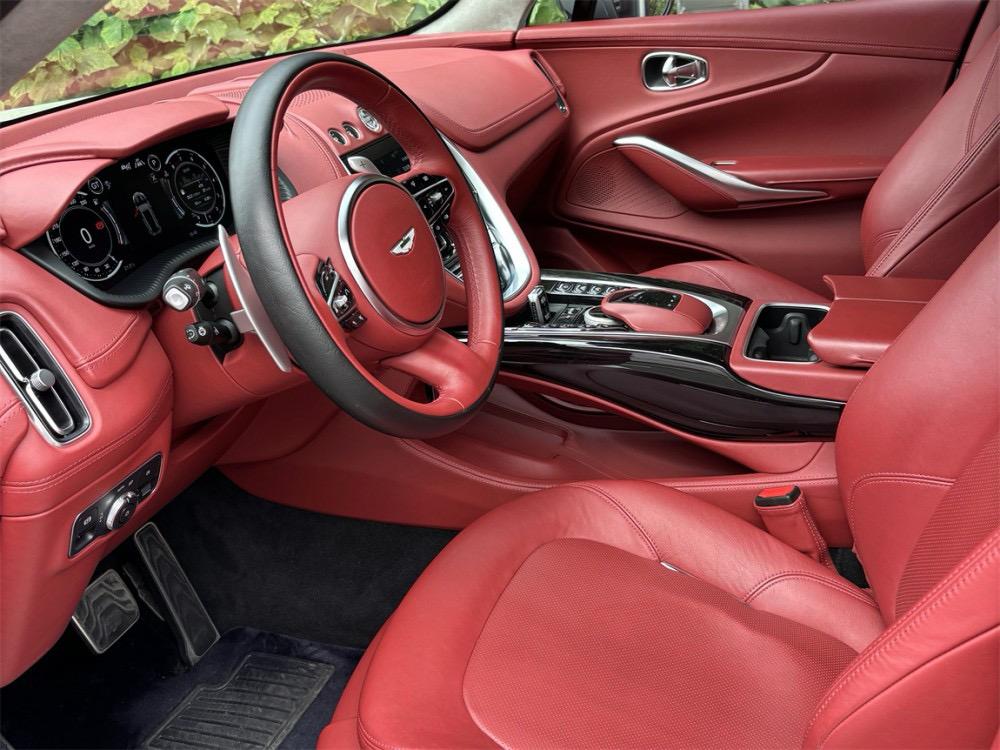 Aston Martin DBX 2020 thumb 10