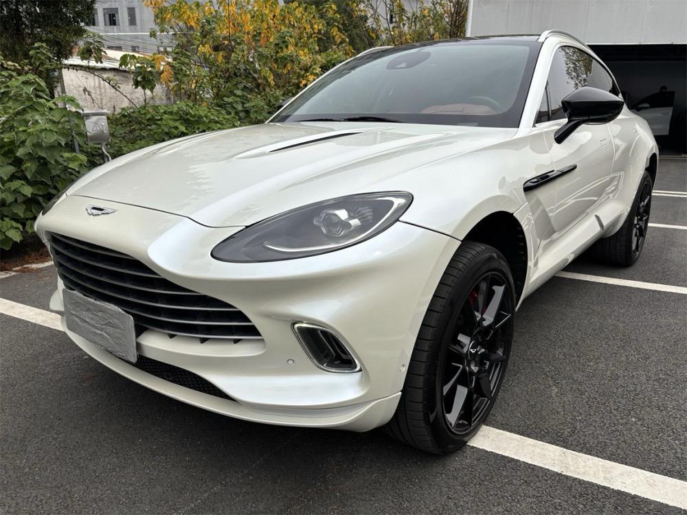 Aston Martin DBX 2020 thumb 12