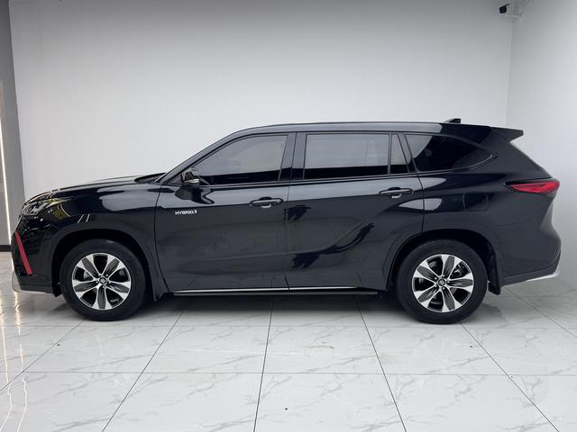 Toyota Crown 2021 thumb 2