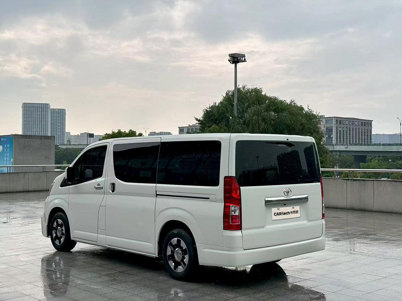 Toyota HiAce 2024 thumb 3