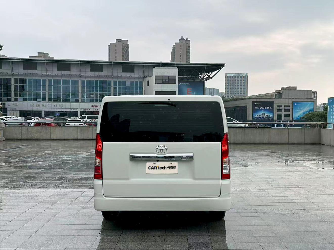 Toyota HiAce 2024 thumb 4