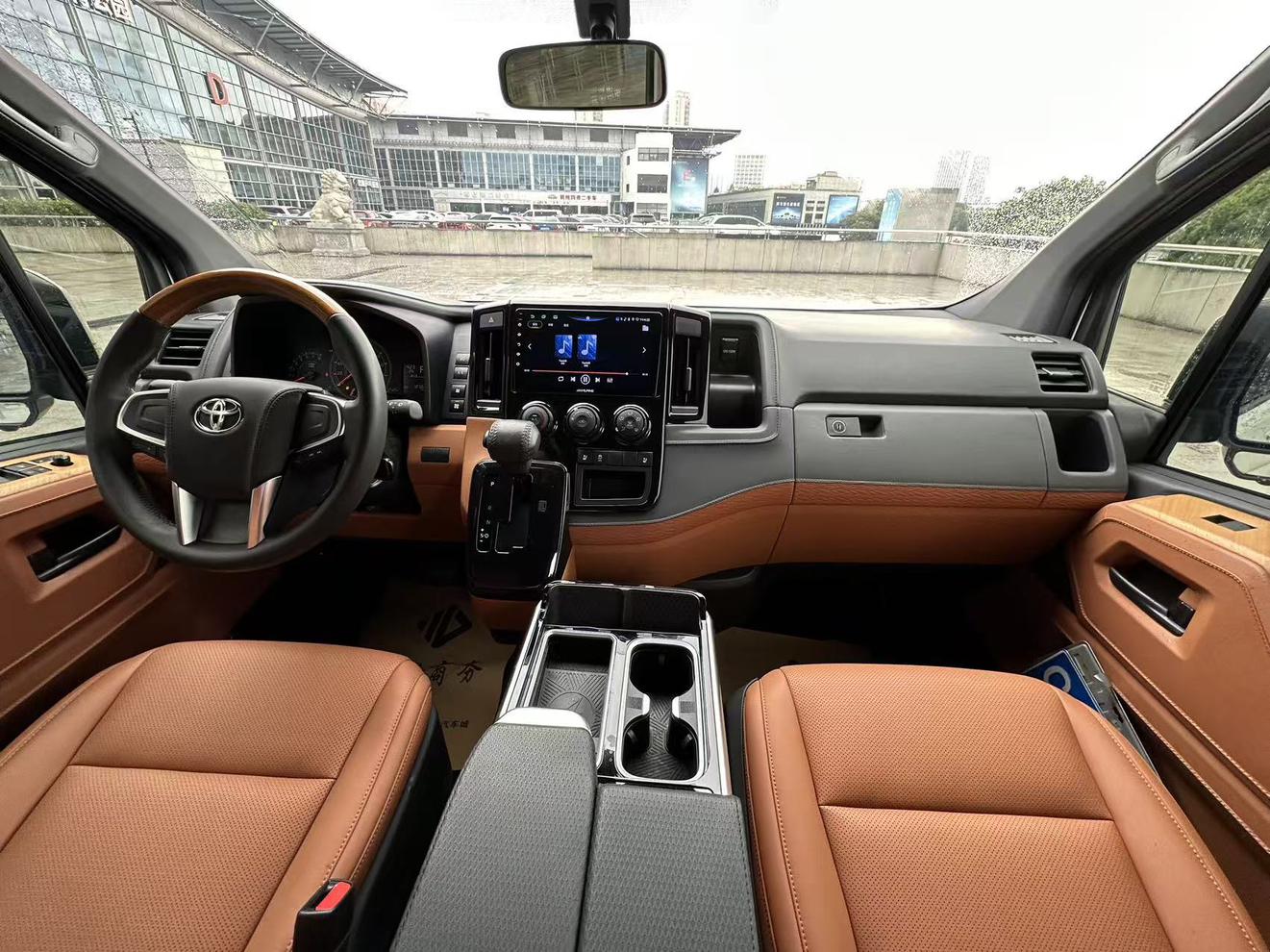 Toyota HiAce 2024 thumb 7