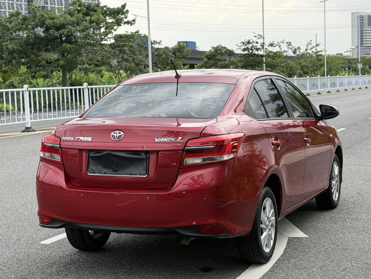 Toyota Yaris 2017 thumb 4