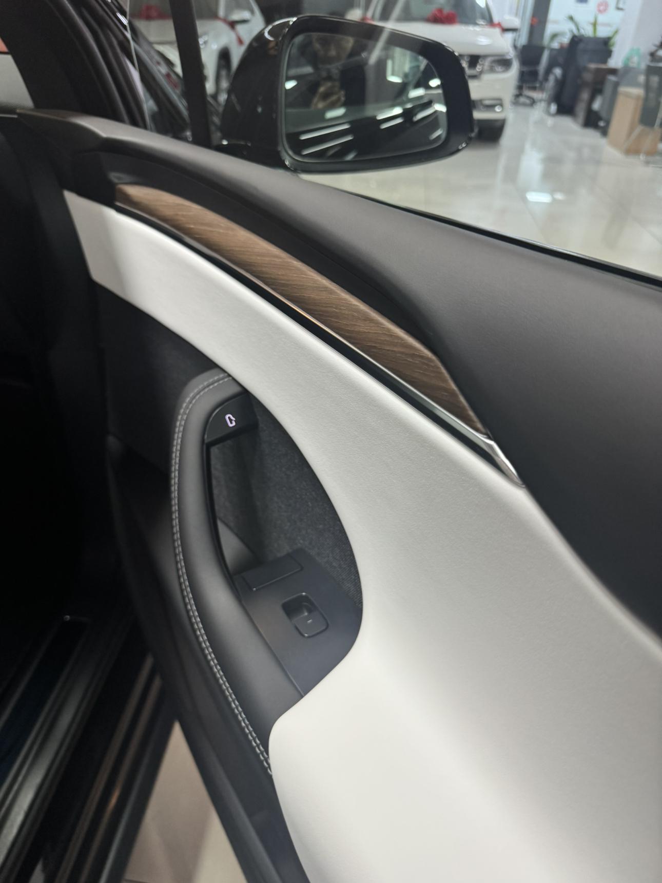 Tesla Model X 2023 thumb 4