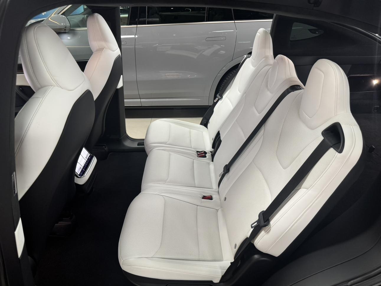 Tesla Model X 2023 thumb 9
