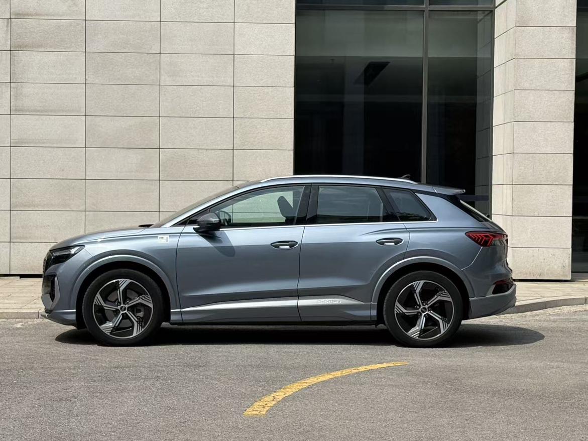 Audi Q4 e-tron 2023 thumb 2