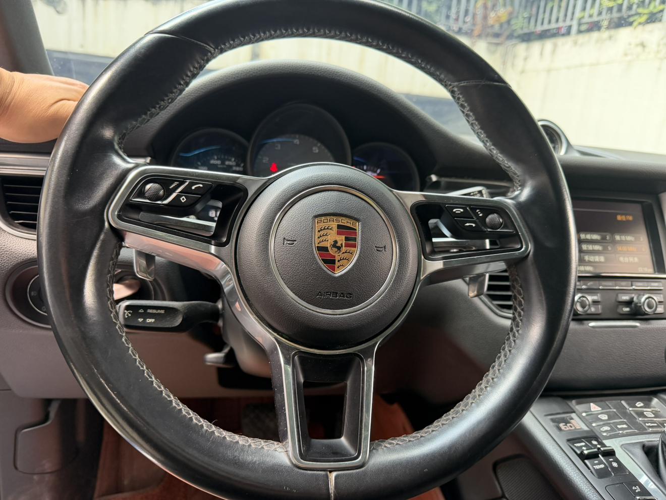 Porsche Macan 2016 thumb 10