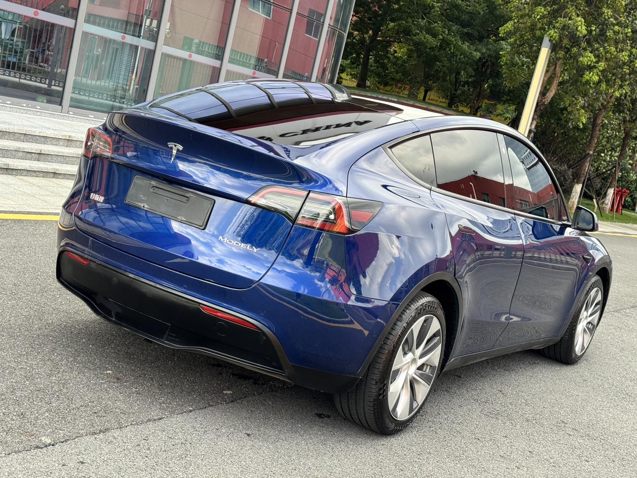 Tesla Model Y 2021 thumb 4