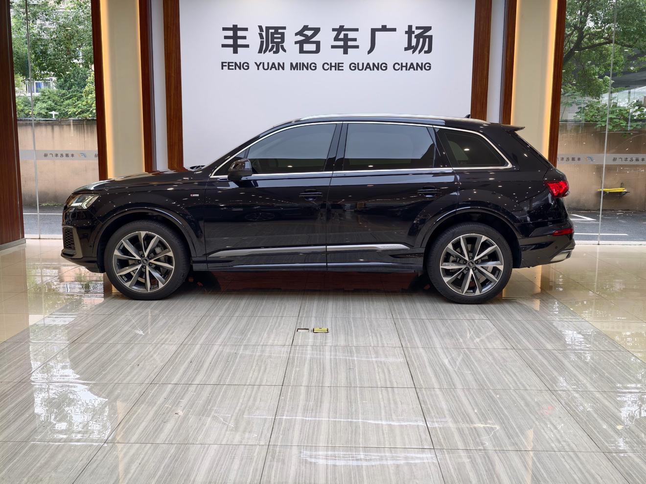 Audi Q7 2021 thumb 2