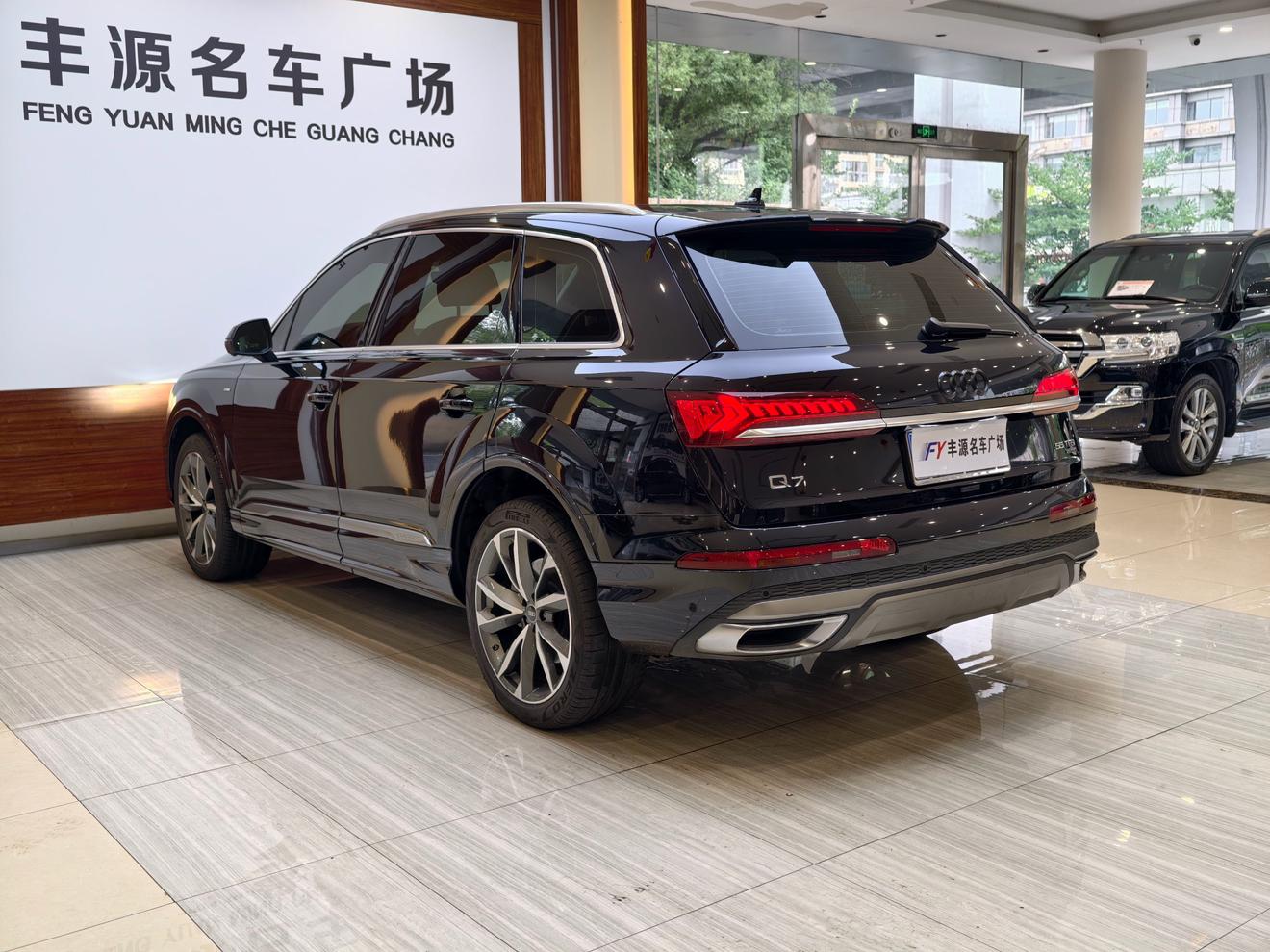 Audi Q7 2021 thumb 3