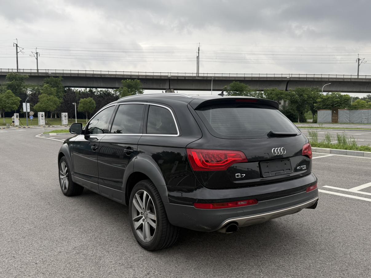 Audi Q7 2015 thumb 2