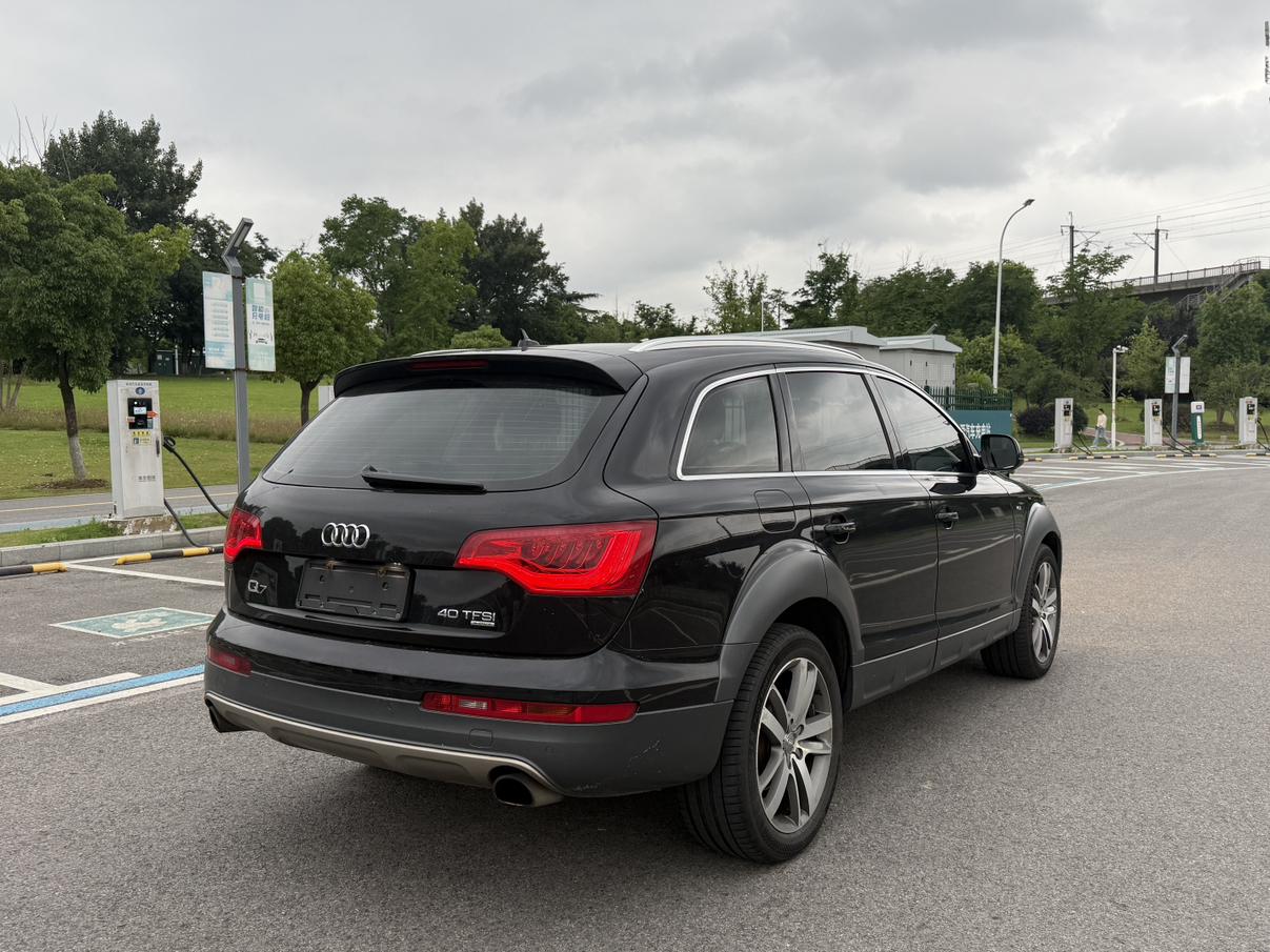 Audi Q7 2015 thumb 4