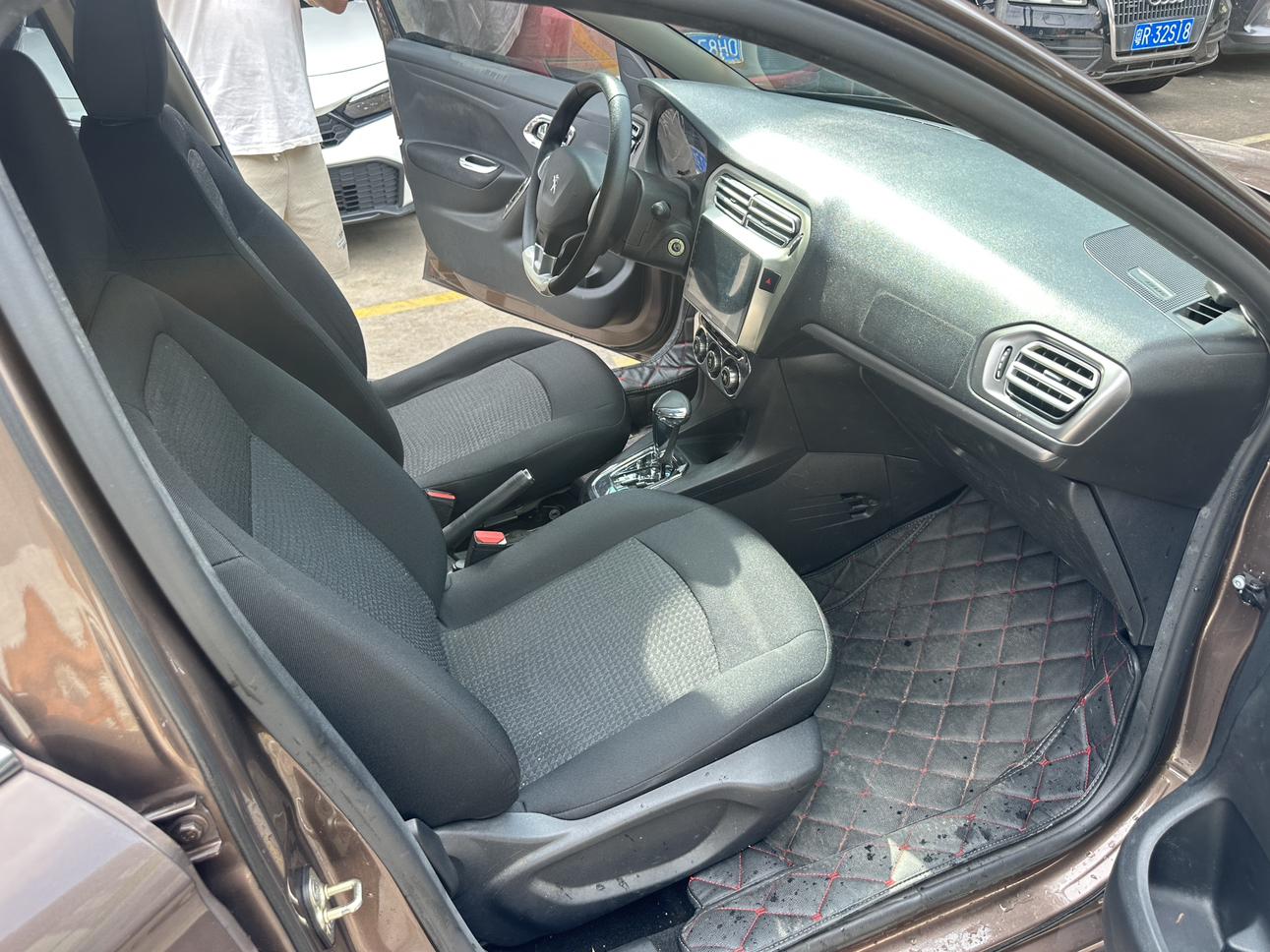 Peugeot 301 2016 thumb 8
