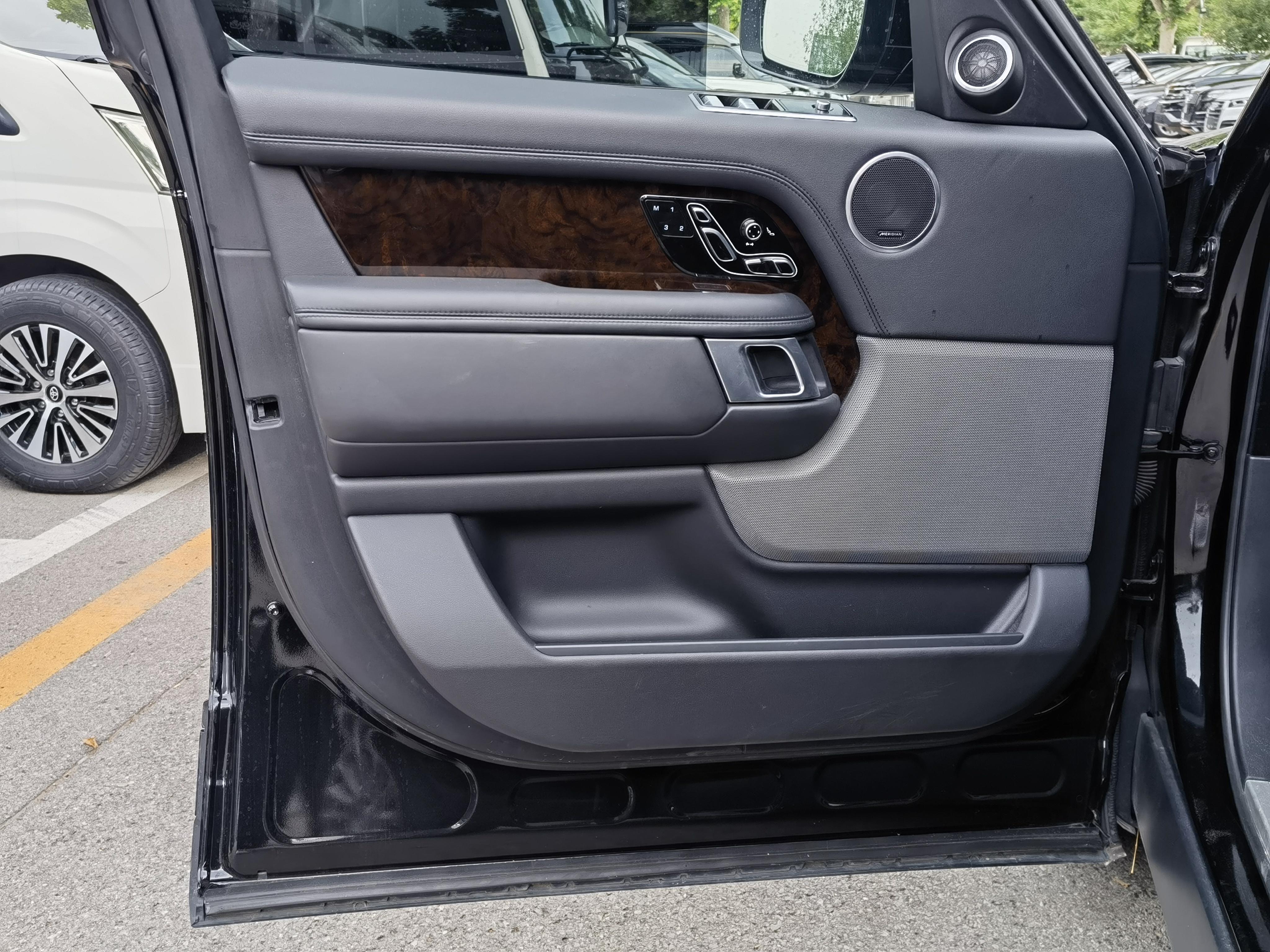 Land Rover Range Rover 2020 thumb 7
