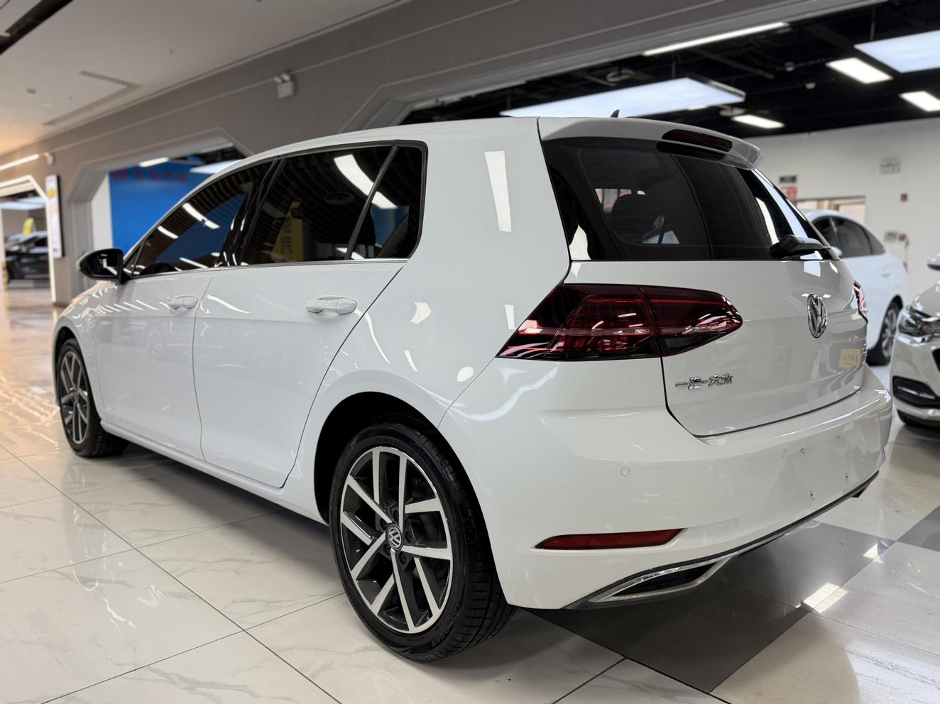 Volkswagen Golf Sportsvan 2020 thumb 2