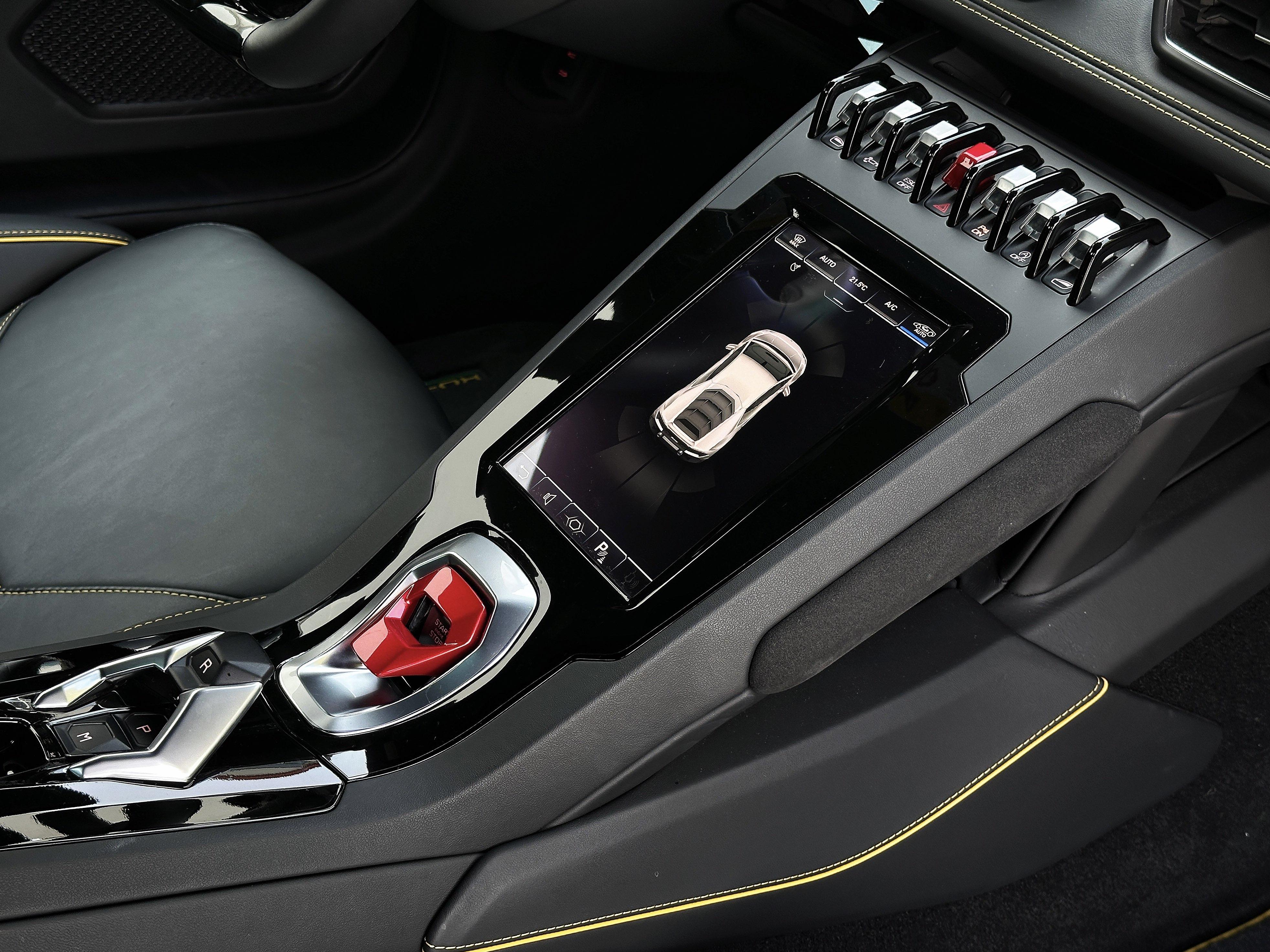 Lamborghini Huracán 2020 thumb 10