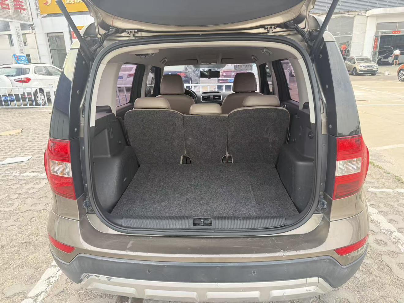 Skoda Yeti 2014 thumb 8