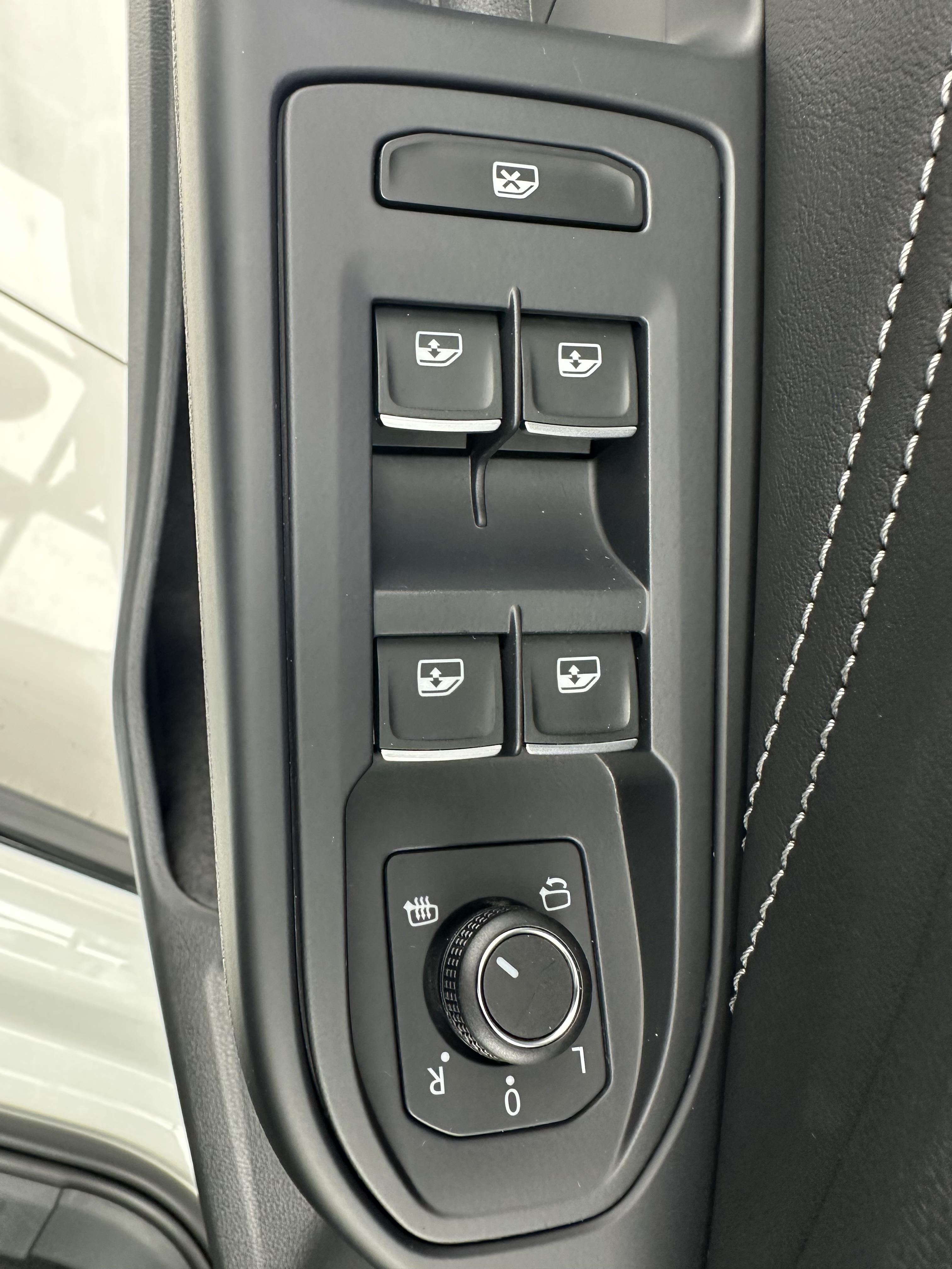 Volkswagen Golf Sportsvan 2023 thumb 6
