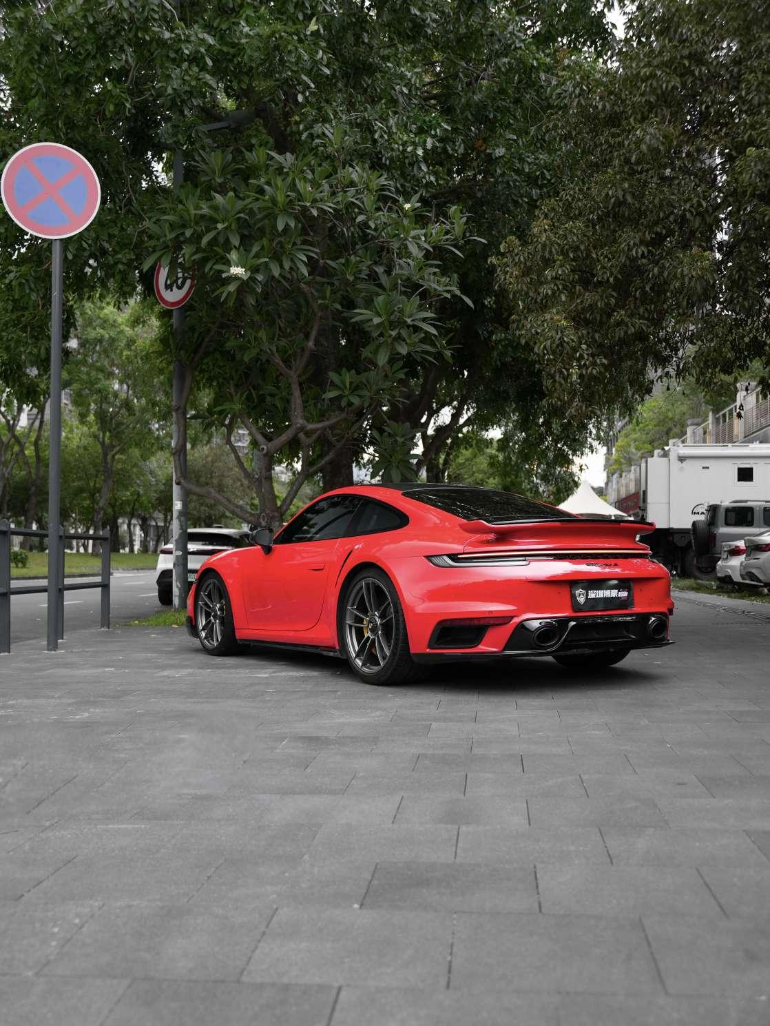 Porsche 911 2022 thumb 2