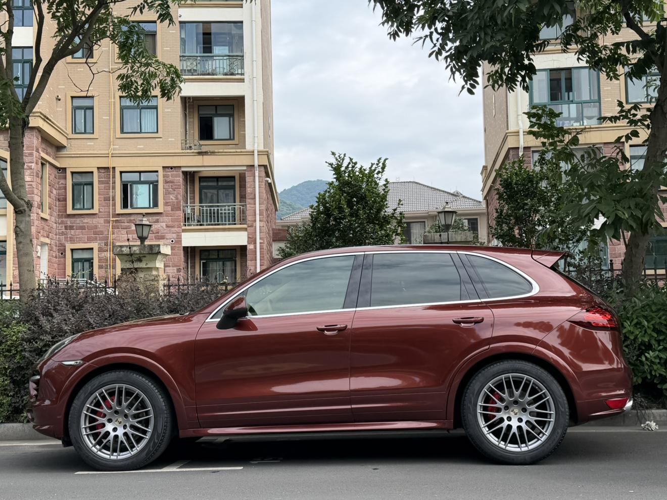 Porsche Cayenne 2012 thumb 2