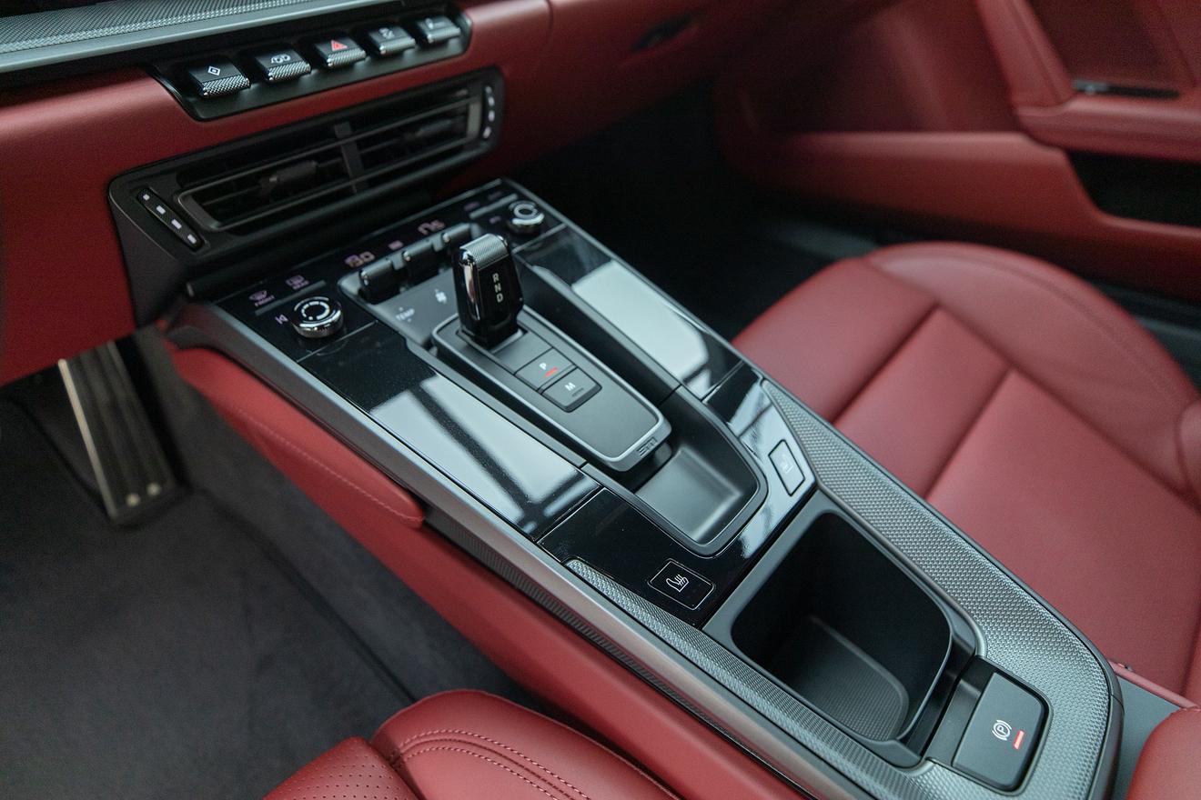 Porsche 911 2023 thumb 10