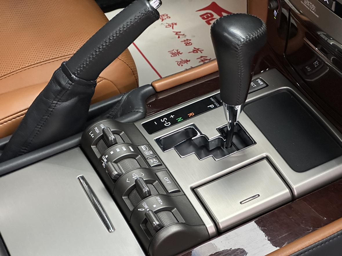 Lexus LX 2013 thumb 5