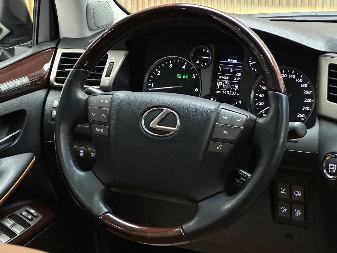Lexus LX 2013 thumb 9