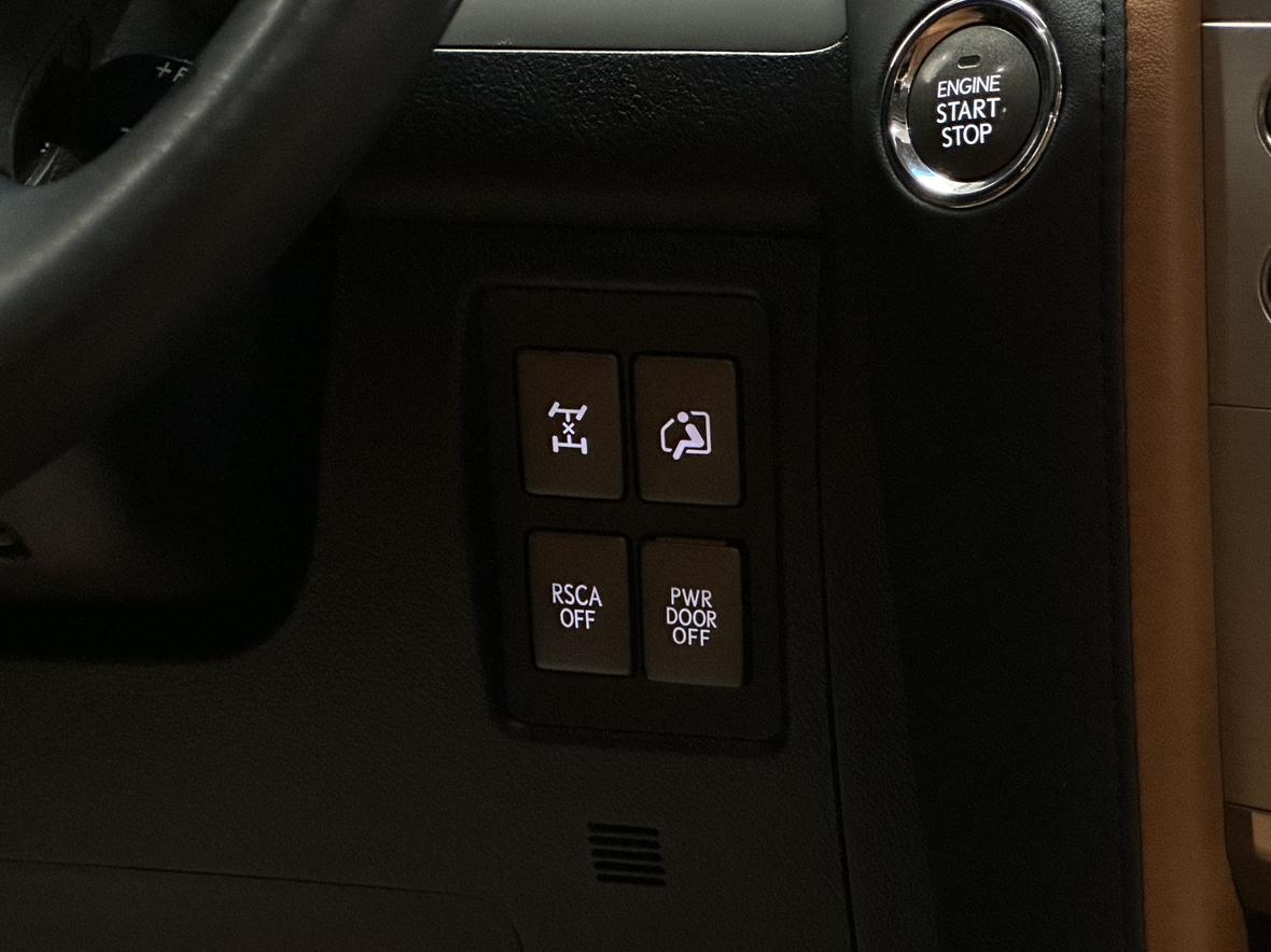 Lexus LX 2013 thumb 10