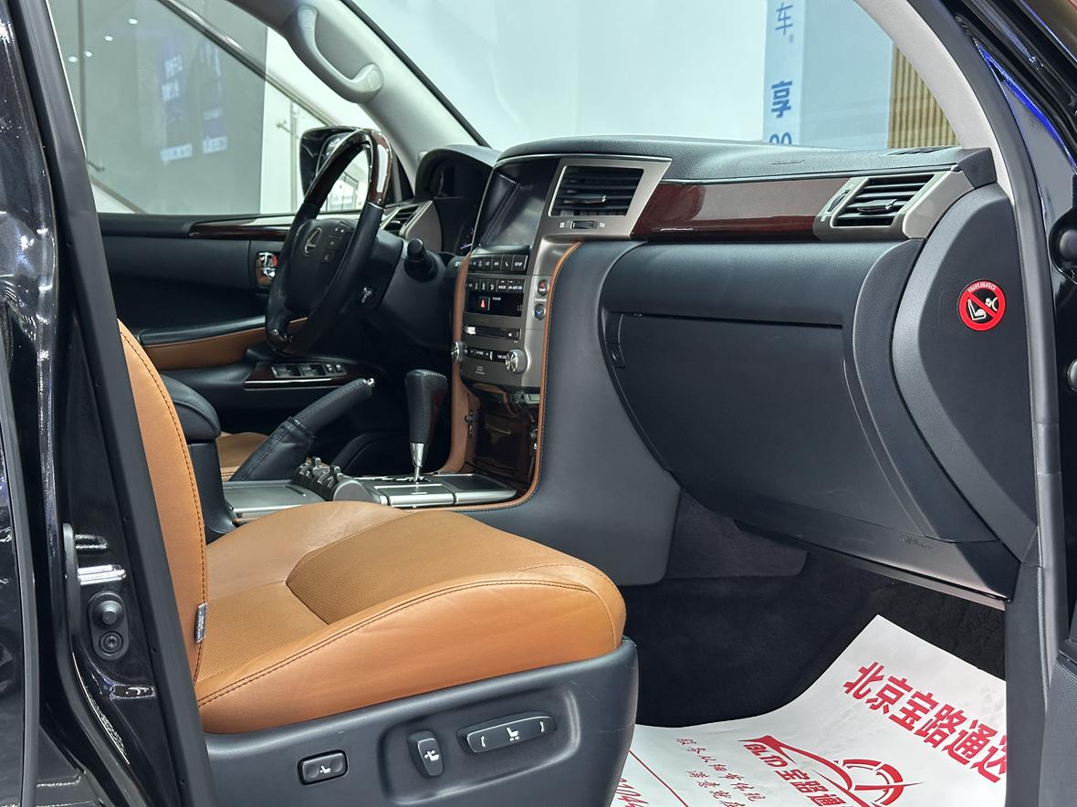 Lexus LX 2013 thumb 12