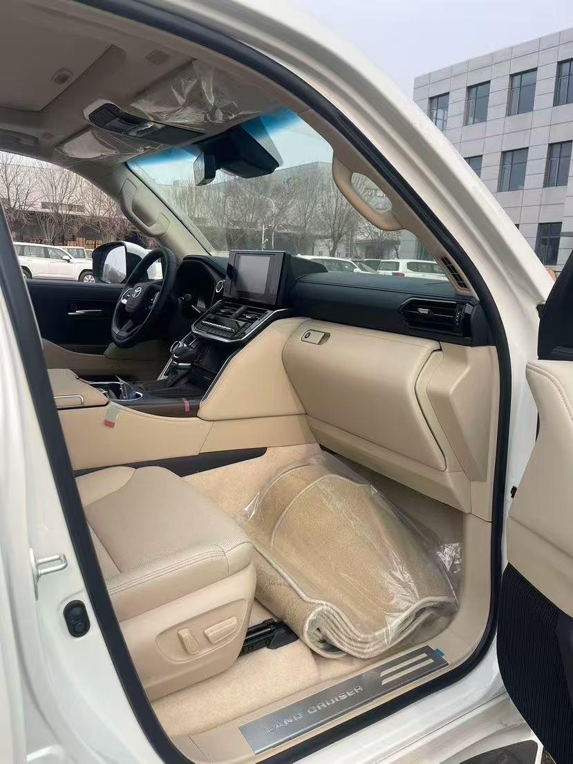 Toyota Land Cruiser 2026 thumb 4