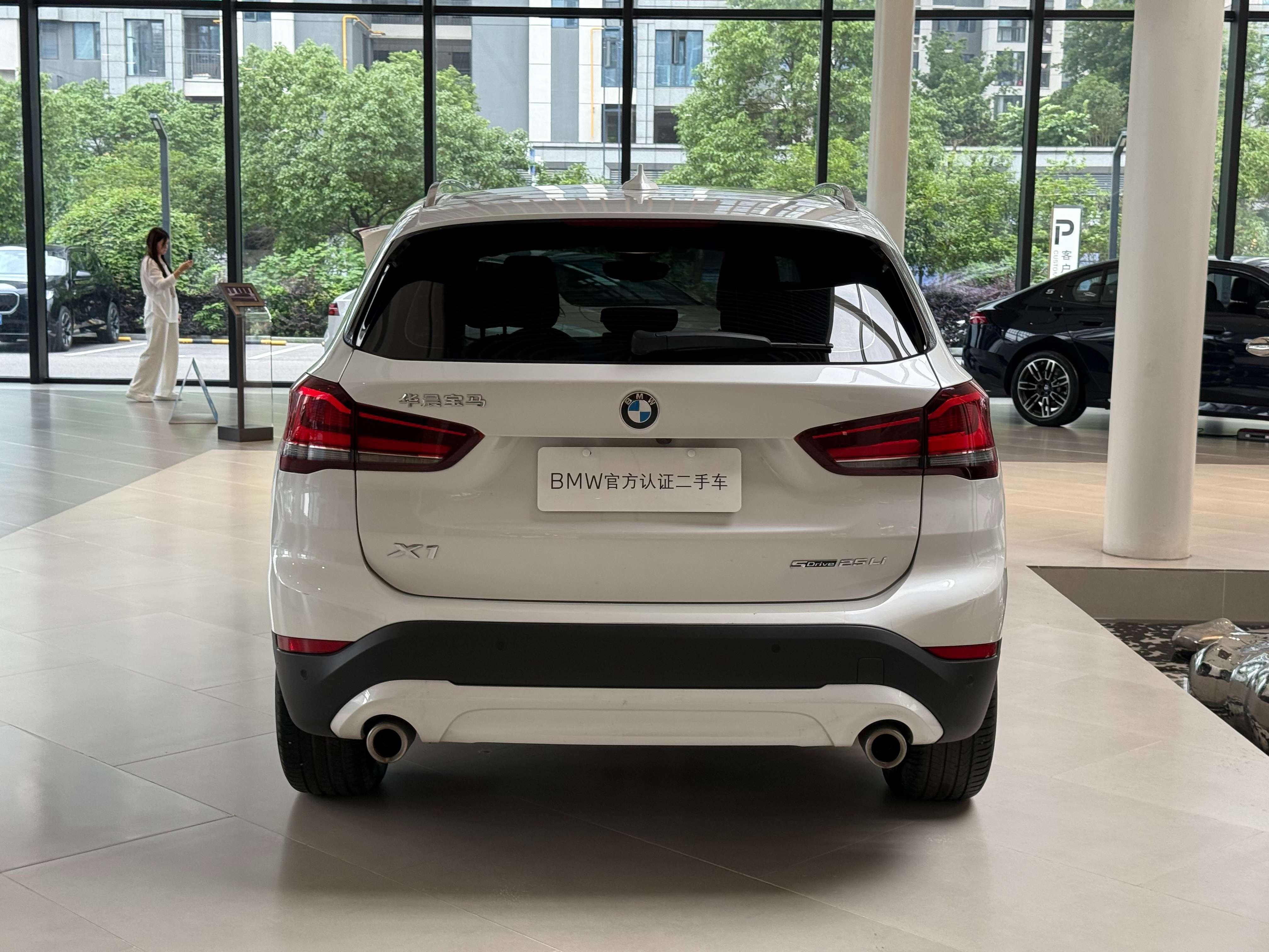 BMW X1 2022 thumb 3
