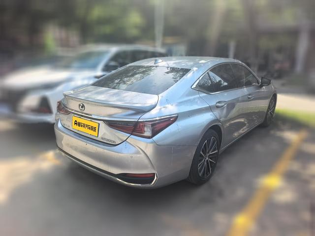 Lexus ES 2022 thumb 2