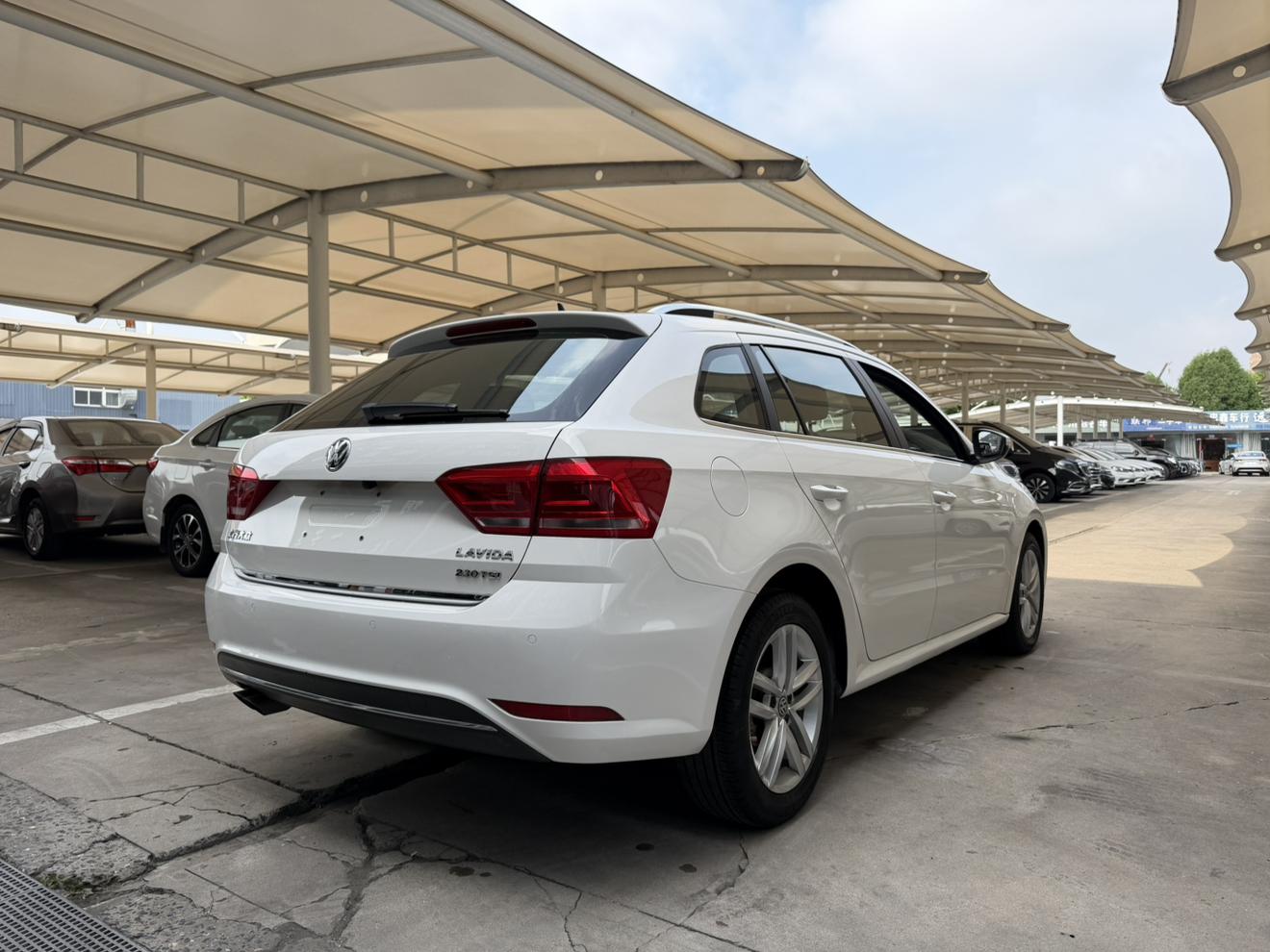 Volkswagen Lavida 2017 thumb 2