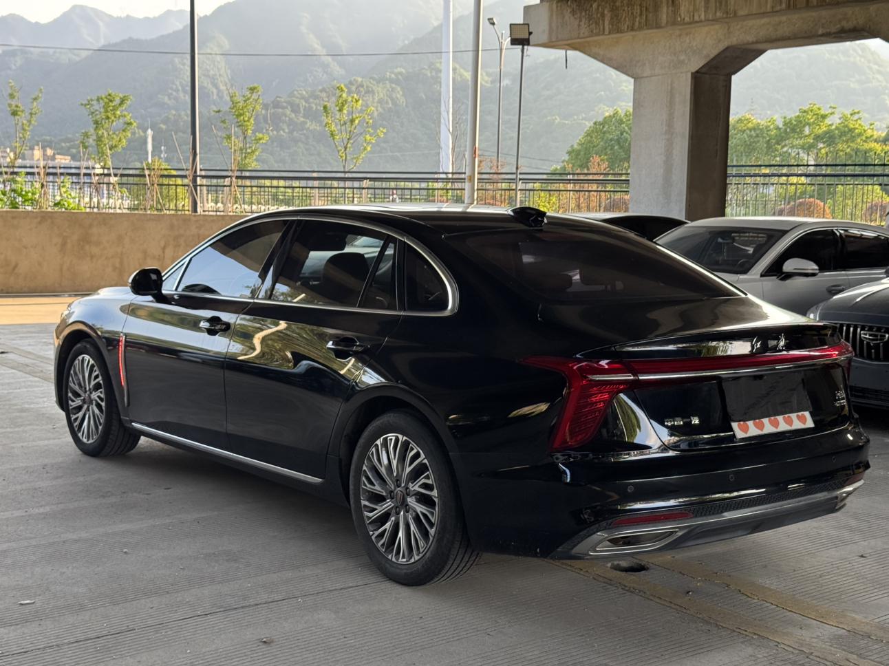 Hongqi H5 2023 thumb 2