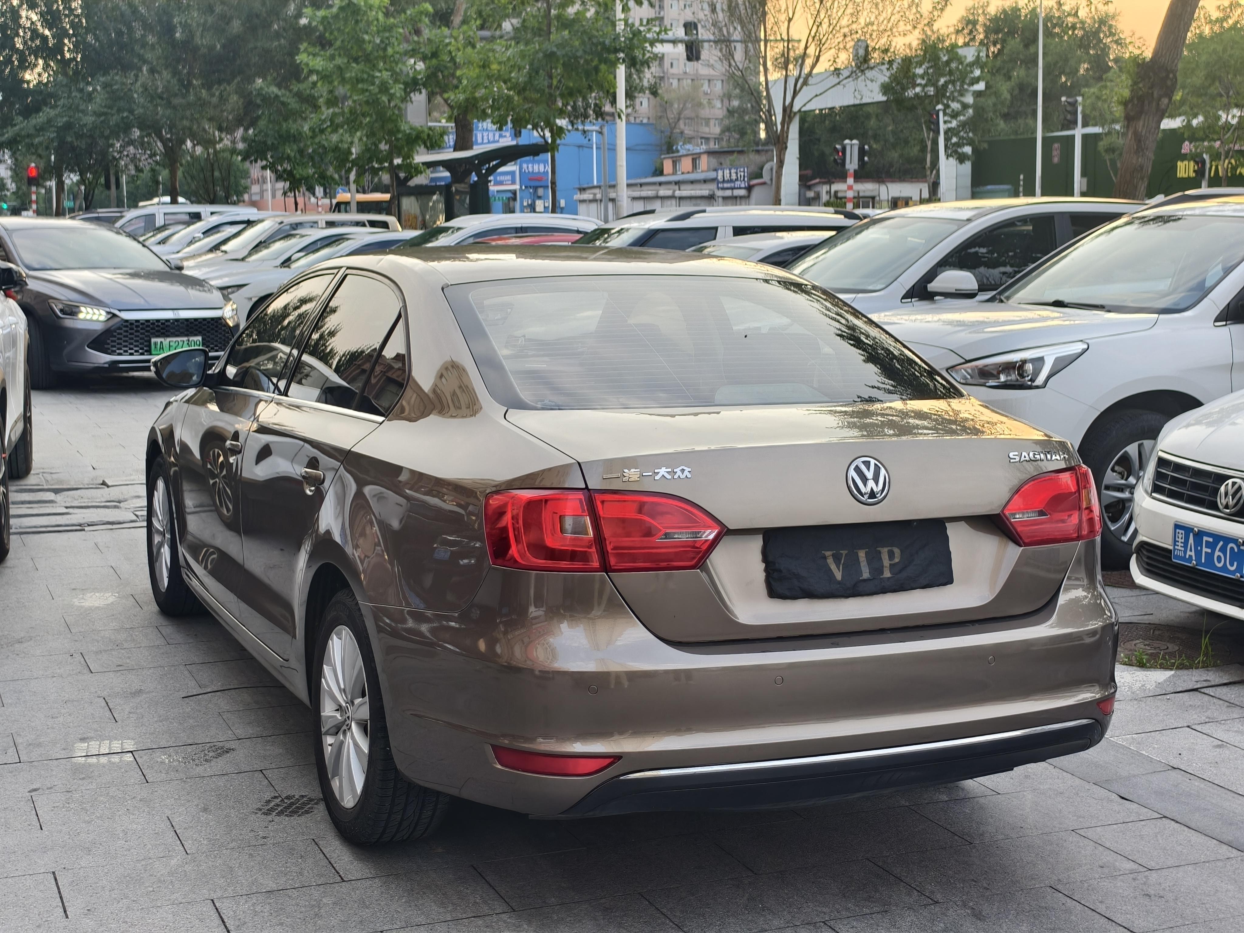 Volkswagen Sagitar 2014 thumb 2