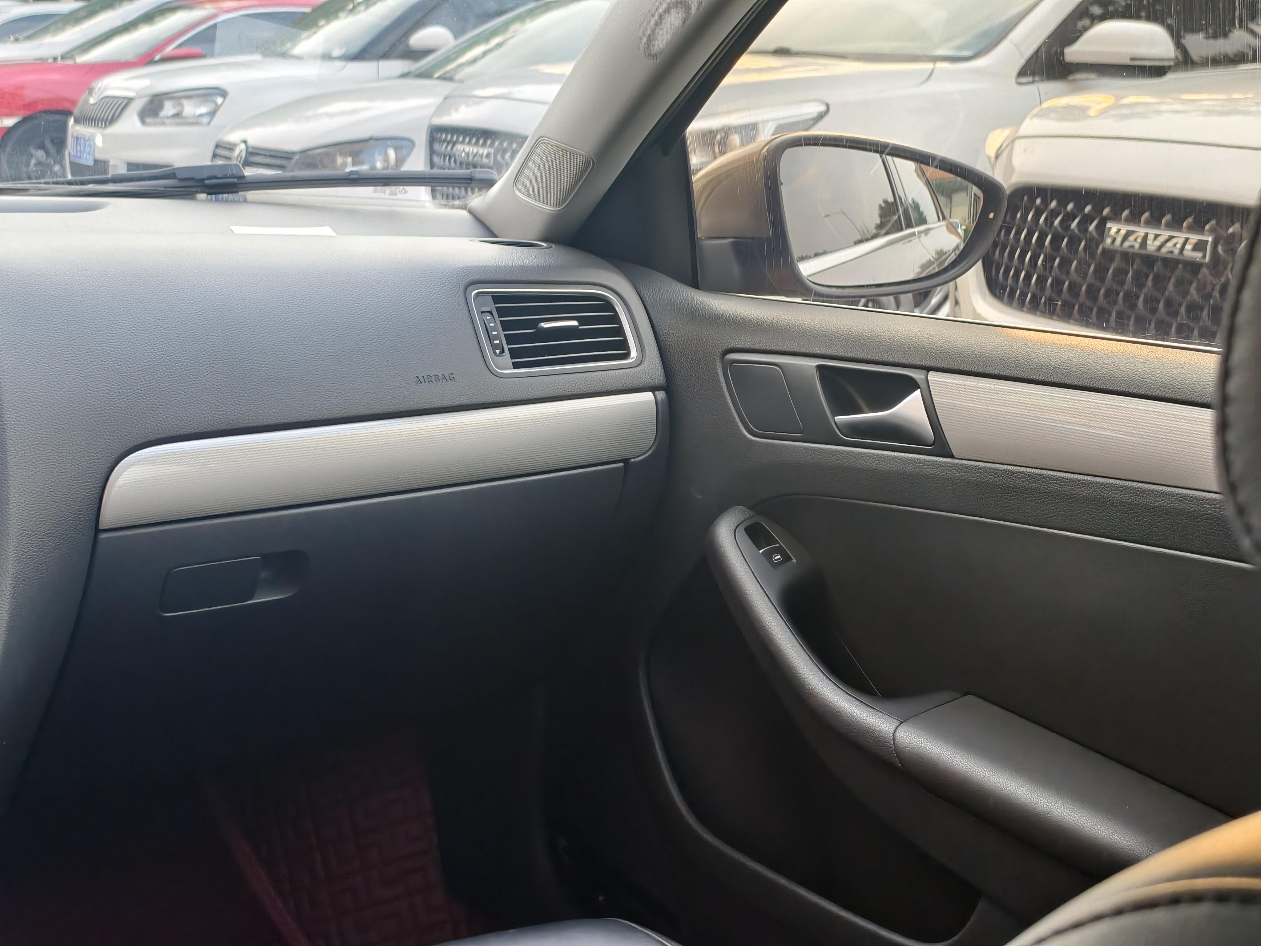 Volkswagen Sagitar 2014 thumb 6