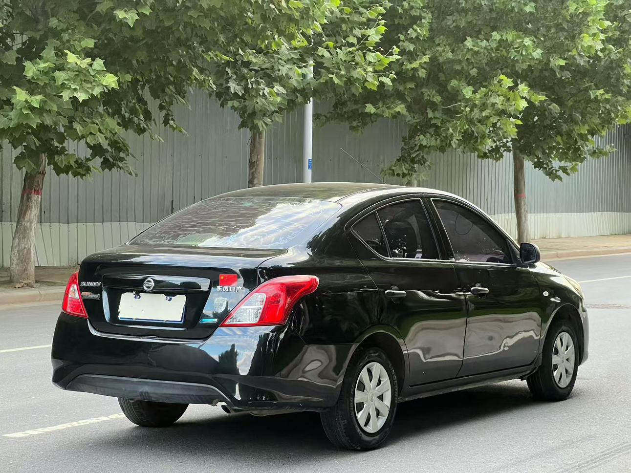 Nissan Sunny 2016 thumb 4