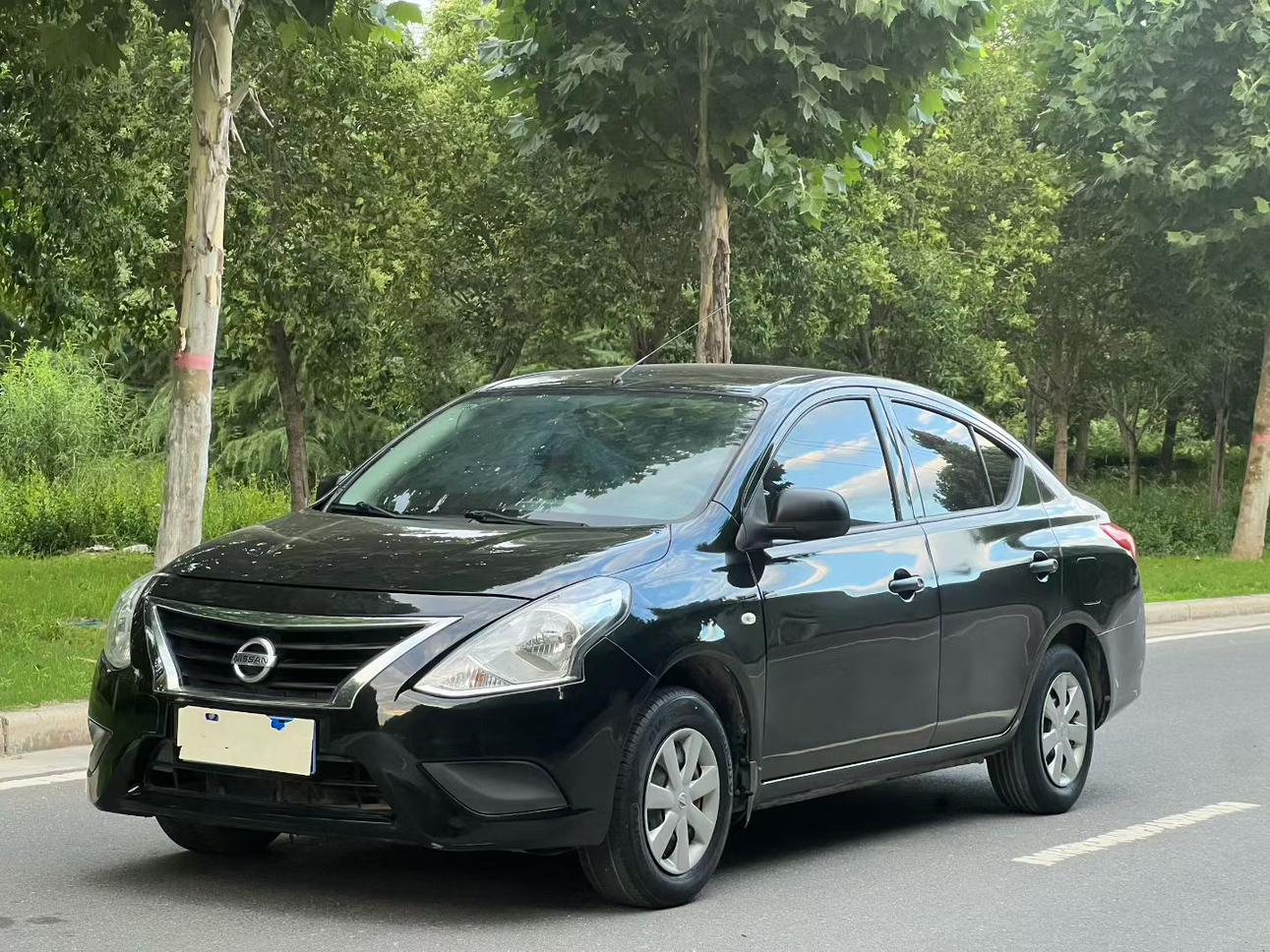 Nissan Sunny 2016 thumb 8